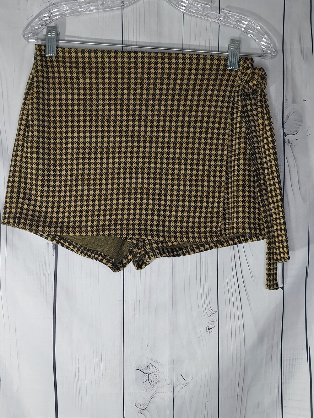 Haute Monde Houndstooth Wrap-Front Mini Vintage Vibe Y2K Clueless Retro Skort